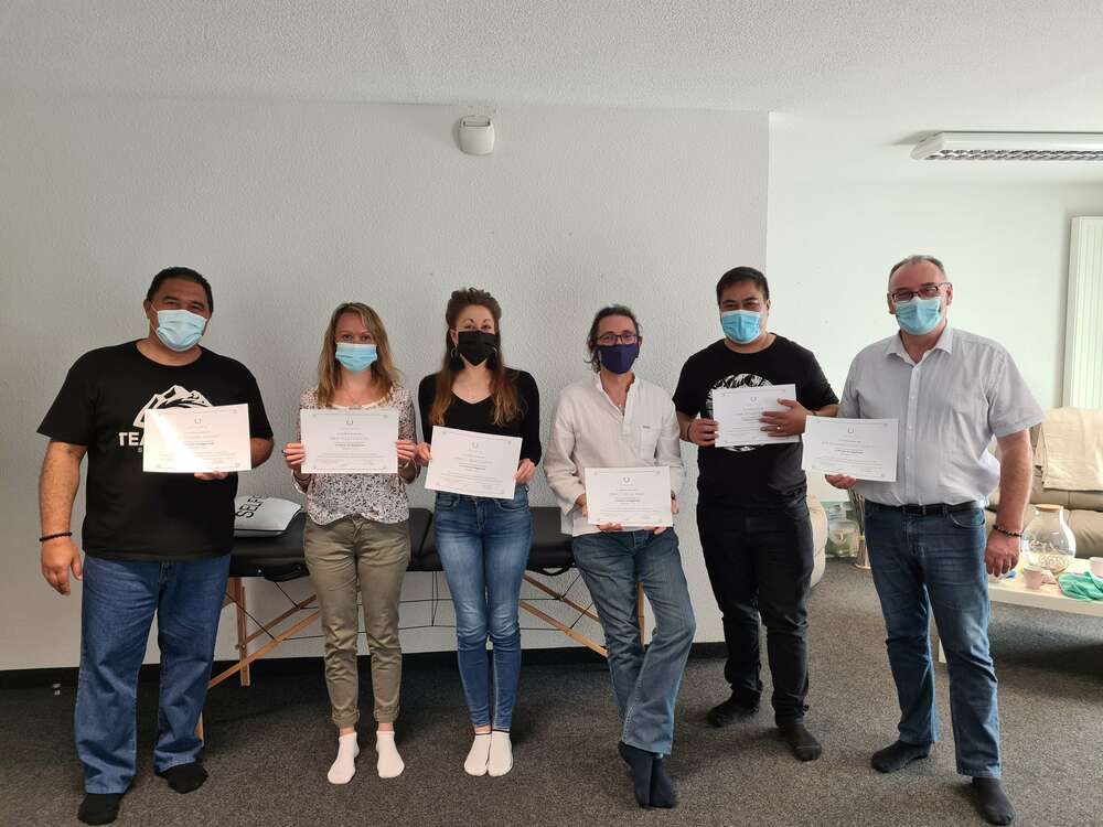Stagiaires avec certificats formation magnétisme